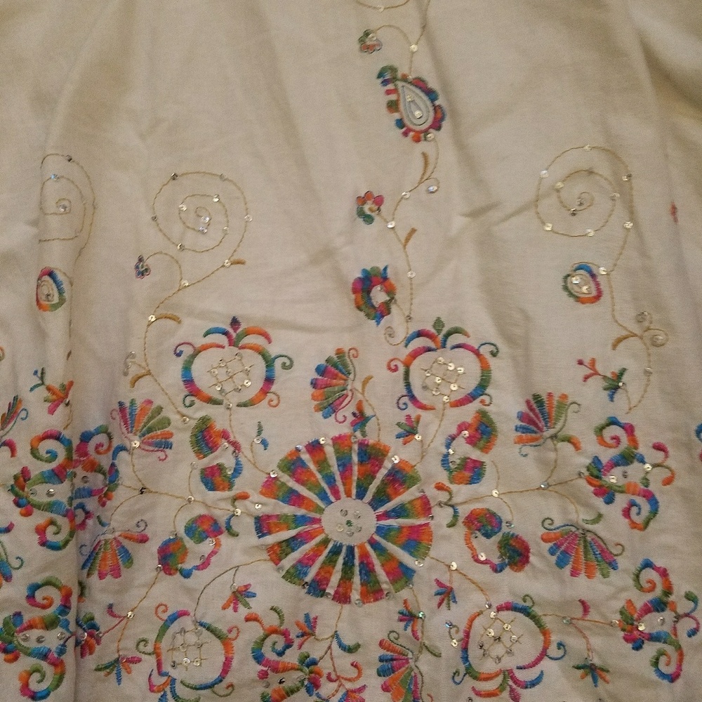 Floral embroidered calf length skirt - Picture 5 of 5